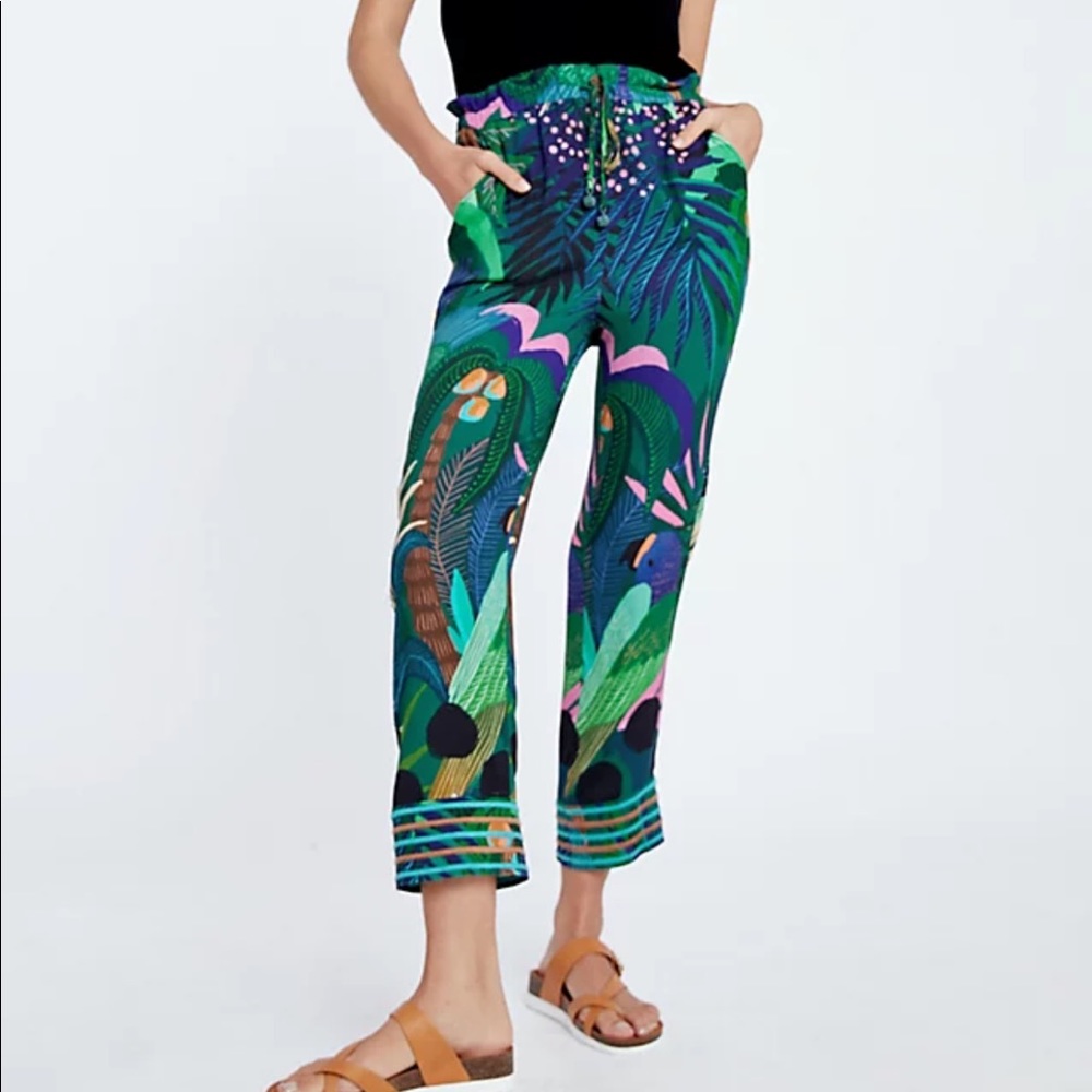 SUPER CUTE Farm Rio “Tropique” tropical print pants - Small Petite 🦜